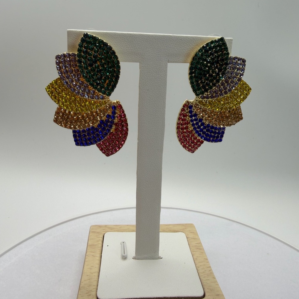 Elegant Gold Hoop Earrings - Picture 9 of 13